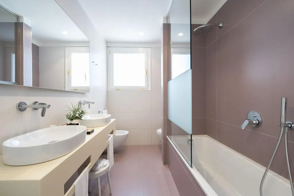 TRIPLE WITH DOUBLE BED Room, Reginna Palace, Naples