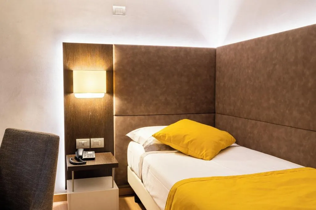 SINGLE STANDARD Room, Hotel Como, Milan