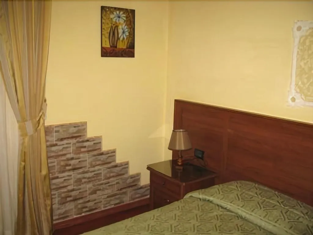 Room, Pensione Enea, Naples