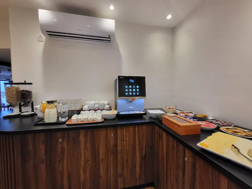 Restaurant, Carlton Hotel, Malta