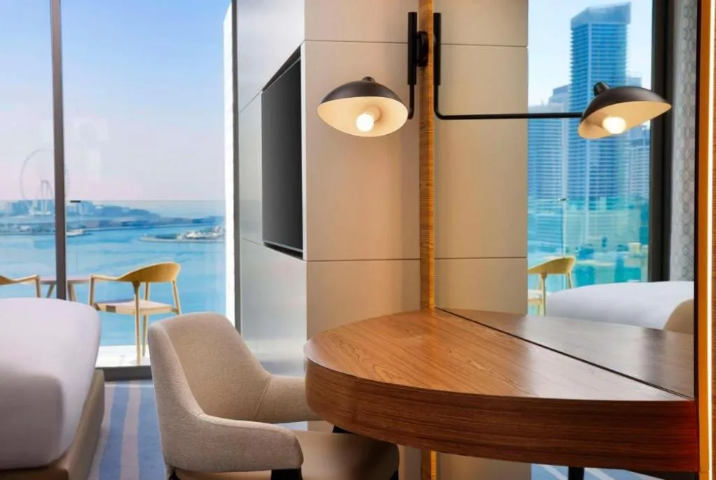 DOUBLE DELUXE SEA VIEW Room, Tumbi Ht Dubai The Palm, Tapestry Collec by Hilton, Dubai