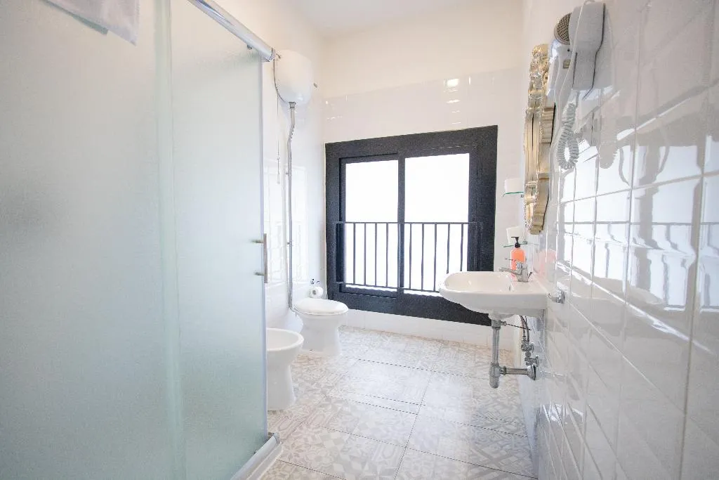 DOUBLE STANDARD Room, Ostello Bello Napoli, Naples