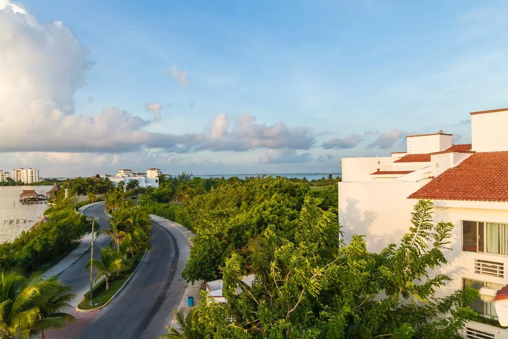 General view, Las Gaviotas Hotel and Suites, Cancun Area