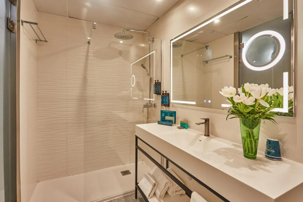 JUNIOR SUITE STANDARD Room, Silken Puerta Valencia, Valencia