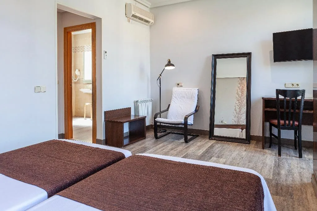 Room, Mediodia, Madrid