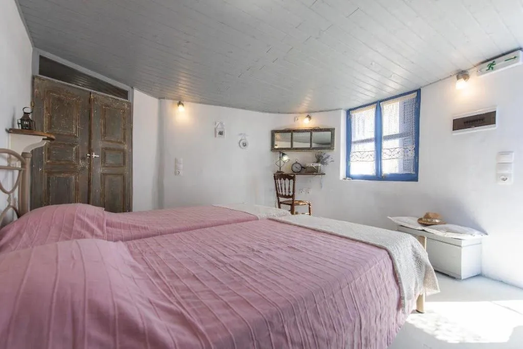 Room, Emmantina Houses, Santorini