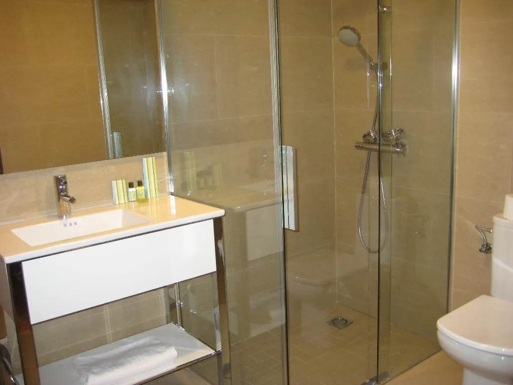 Double or Twin STANDARD Room, Dinastia Hotel, Madrid
