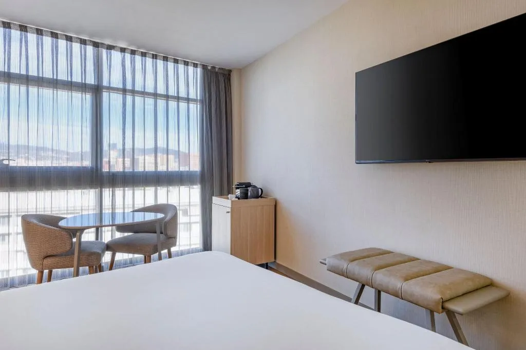 Room, AC Som, Barcelona