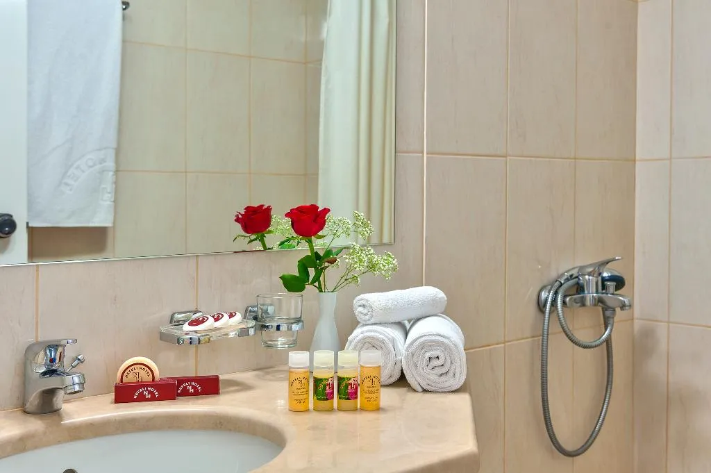 SINGLE STANDARD Room, Chrispy City Living, Crete