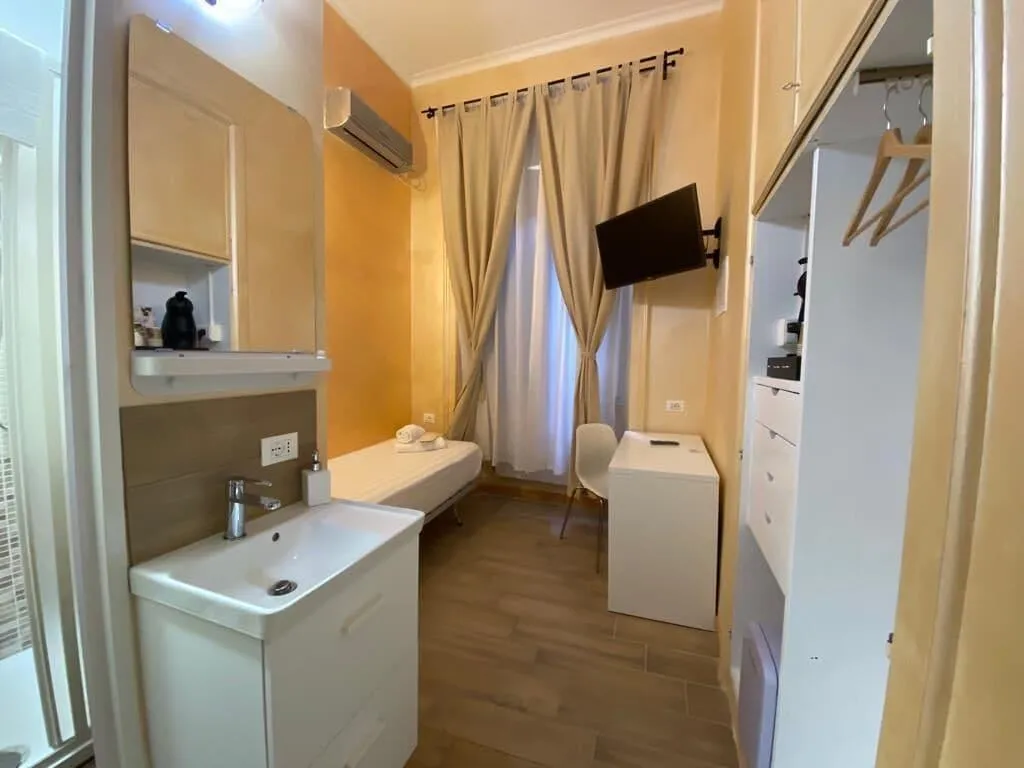 Room, Trinity Luxury Rooms, Rome