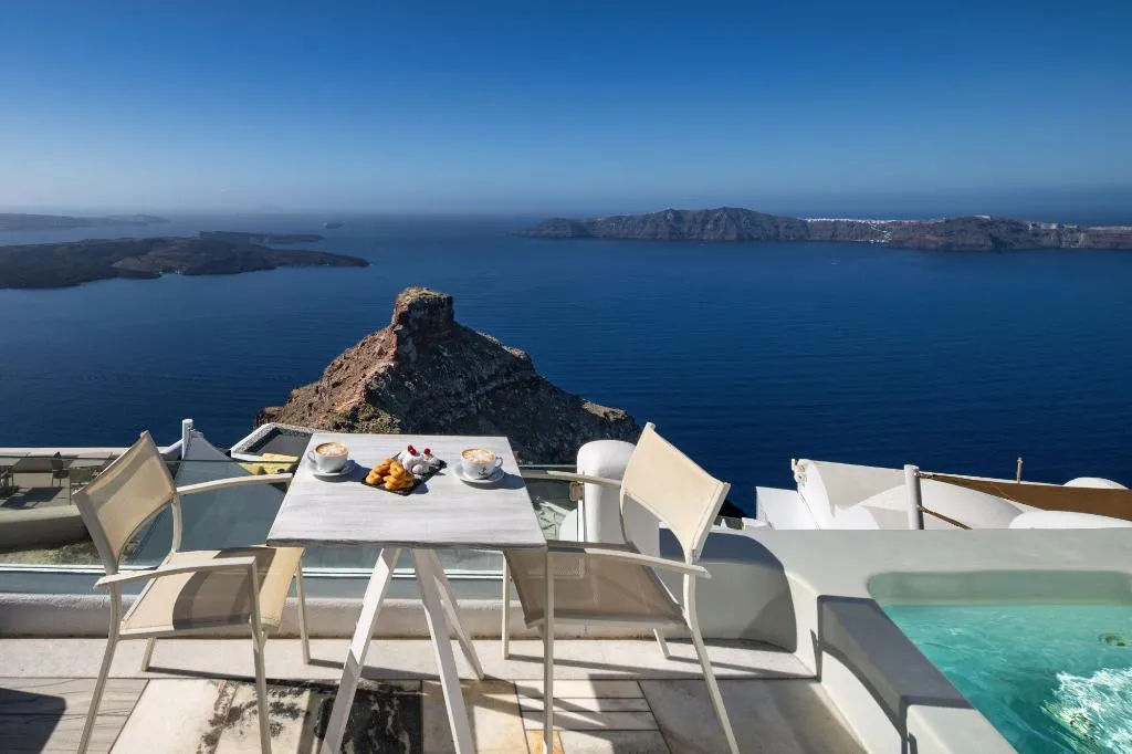 JUNIOR SUITE WITH JACUZZI Room, Iliovasilema Hotel & Suites, Santorini