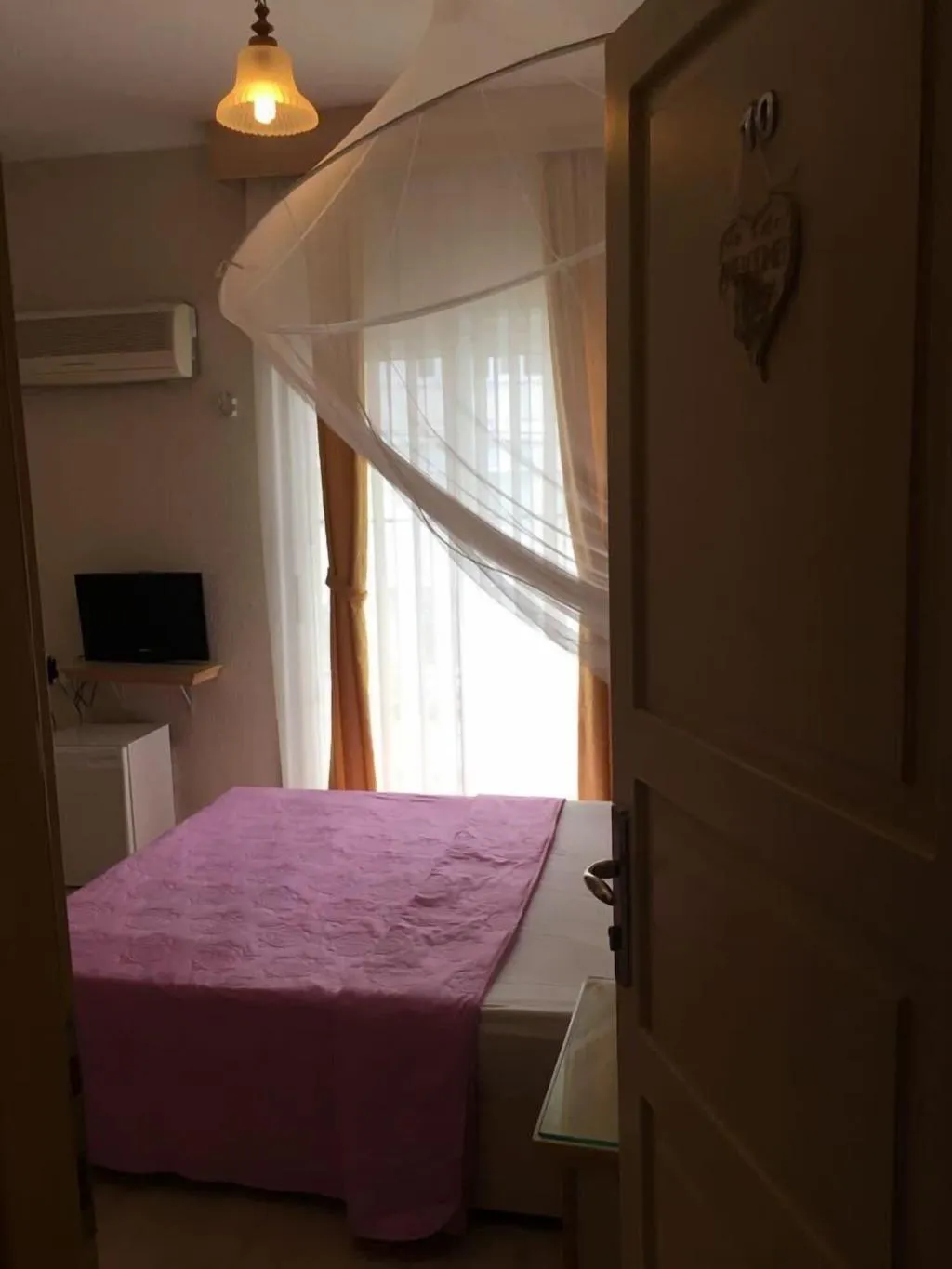 Room, Melaike, Izmir