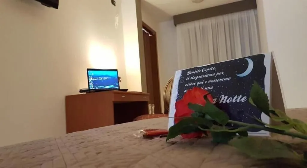 SINGLE STANDARD Room, Hotel Joy, Naples