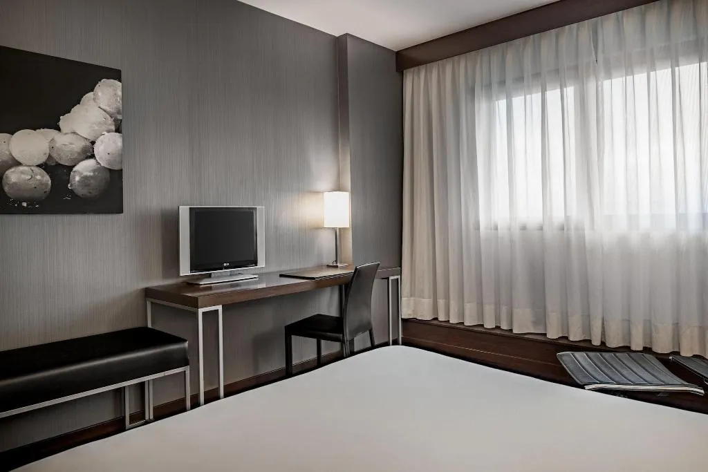 DOUBLE QUEEN SIZE BED Room, AC Porto, Porto