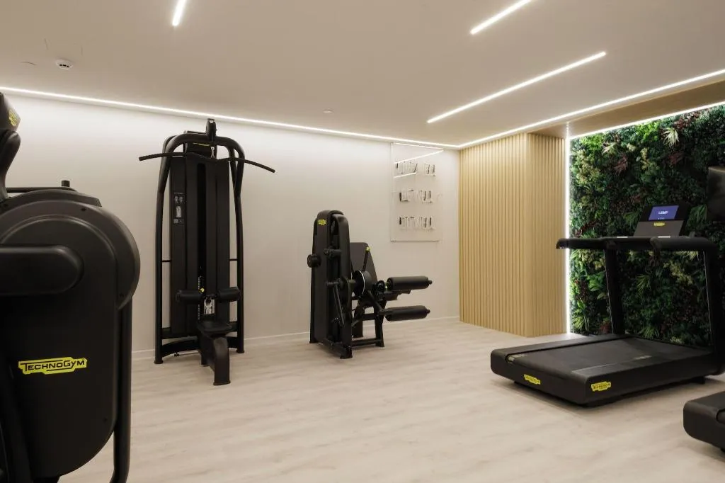 Sports and Entertainment, Hilton Garden Inn Athens Syggrou Avenue, Athens
