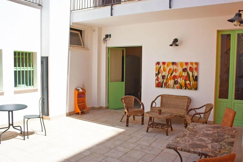 Terrace, City-in-hostel-B&B, Catania