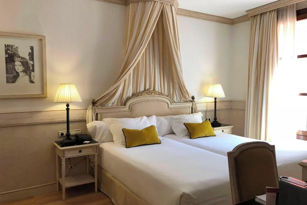 Room, Autograph Collection Eugenia de Montijo, Madrid