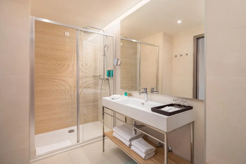 SUITE DELUXE SEA VIEW Room, Aminess Laurel Khalani Hotel, Split