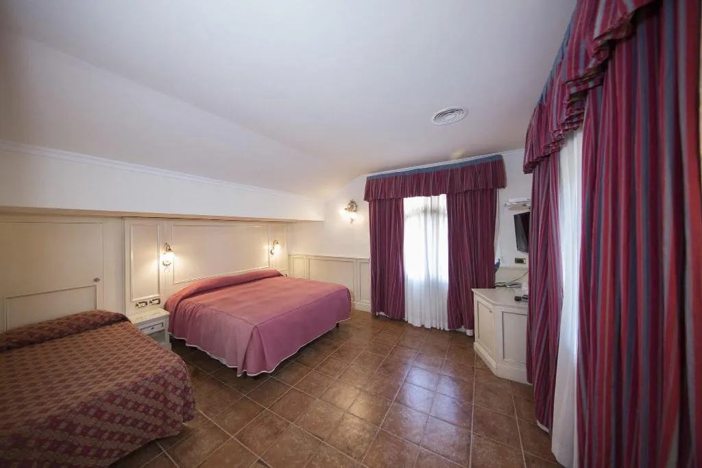 Room, Mancini Park, Rome