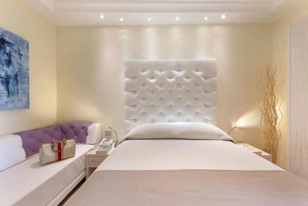 DOUBLE CLASSIC Room, Palazzo Tritone, Naples