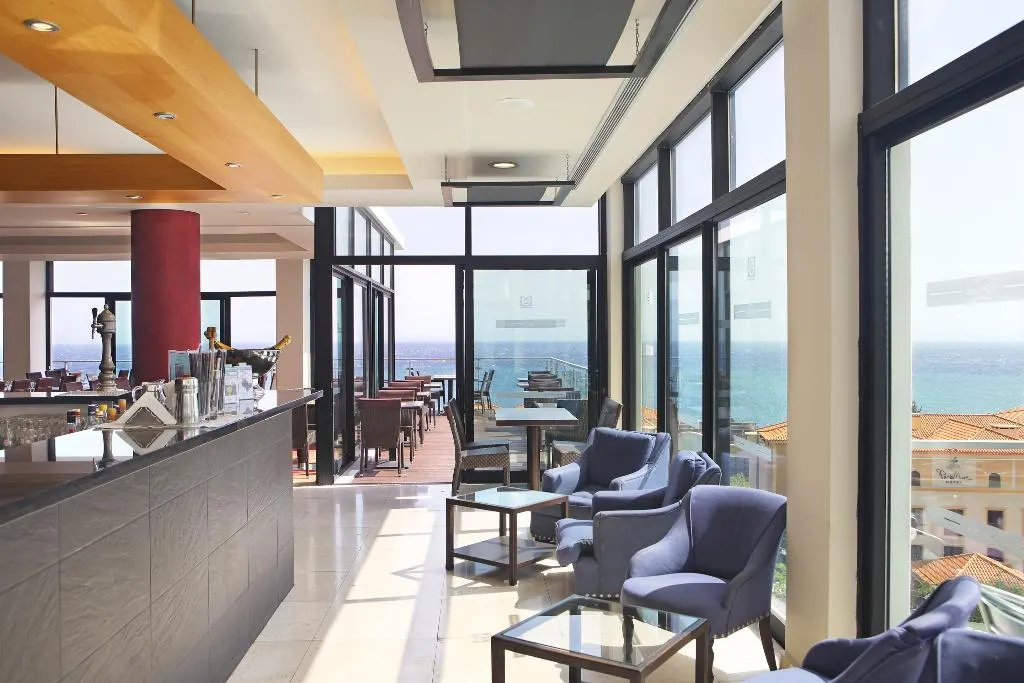 Bar, Muthu Raga Madeira Hotel, Madeira