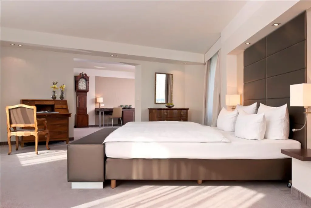 SUITE STANDARD Room, Estrel Hotel Berlin, Berlin