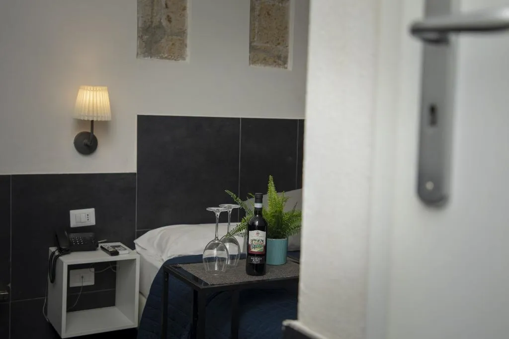 Double or Twin STANDARD Room, Ideal, Naples