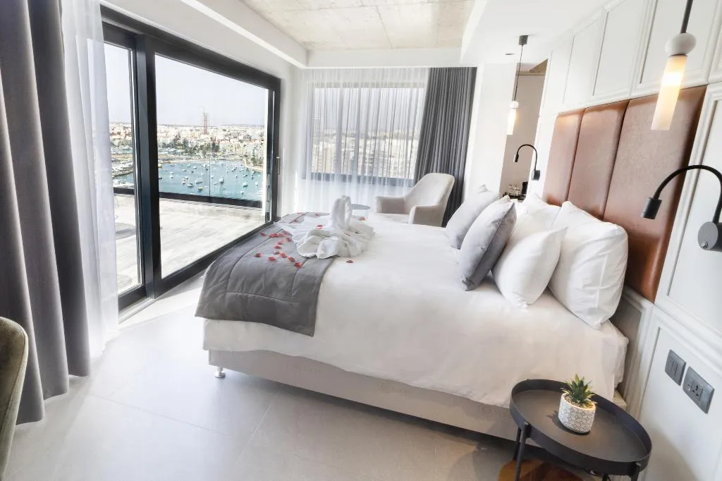 SUITE CAPACITY 1 Room, The Londoner Hotel Sliema, Malta