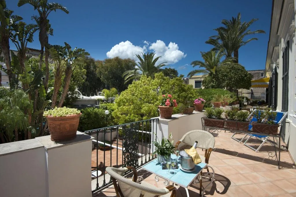 Terrace, Terme Floridiana, Naples