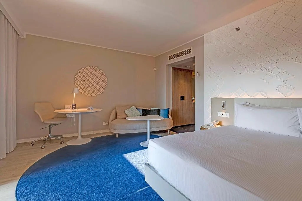 SUITE STANDARD Room, Hilton Malta, Malta