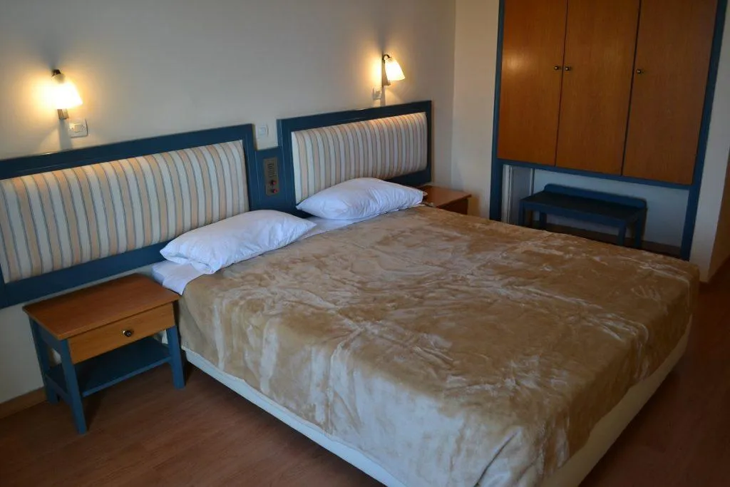 Room, Astron, Kos