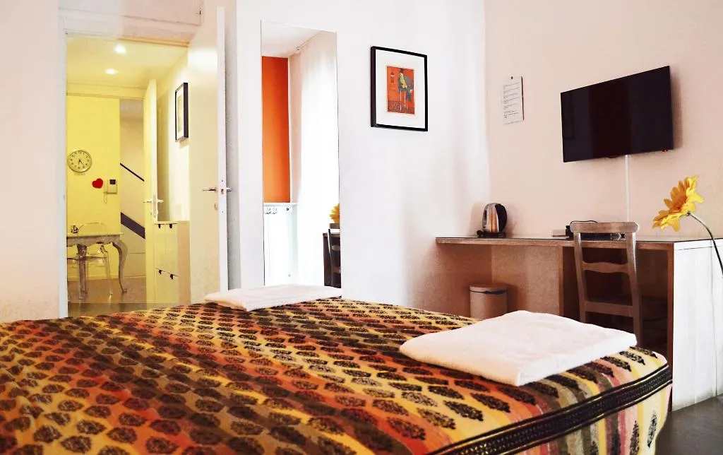 Room, Room Inn, Milan