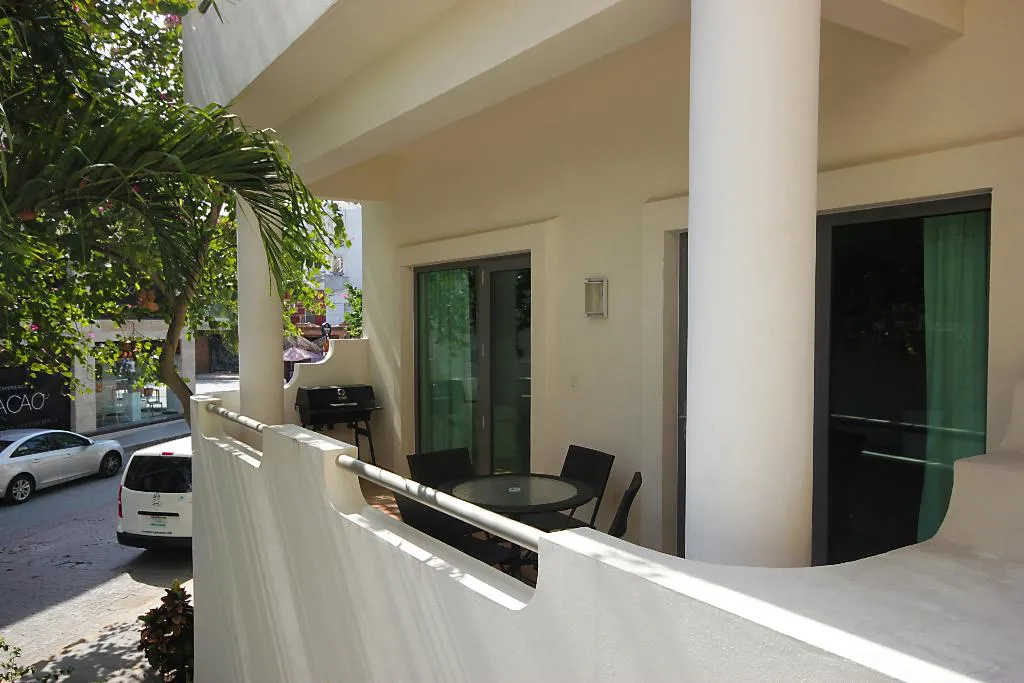 QUADRUPLE CITY VIEW Room, Riviera Maya Suites, Playa Del Carmen