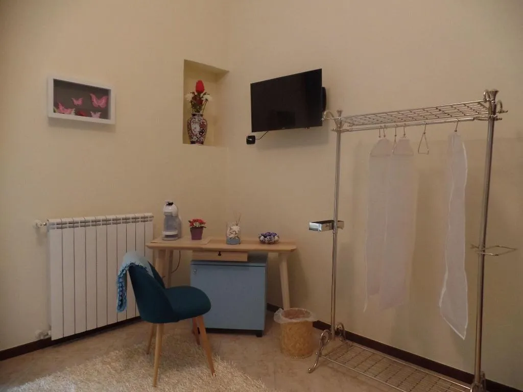 Room, B&B La Canzanella, Naples
