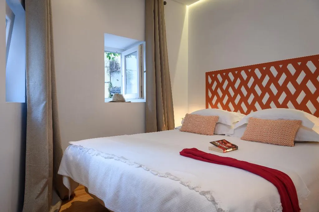 APARTMENT SUPERIOR Room, Alfama Yellow House, Lisbon