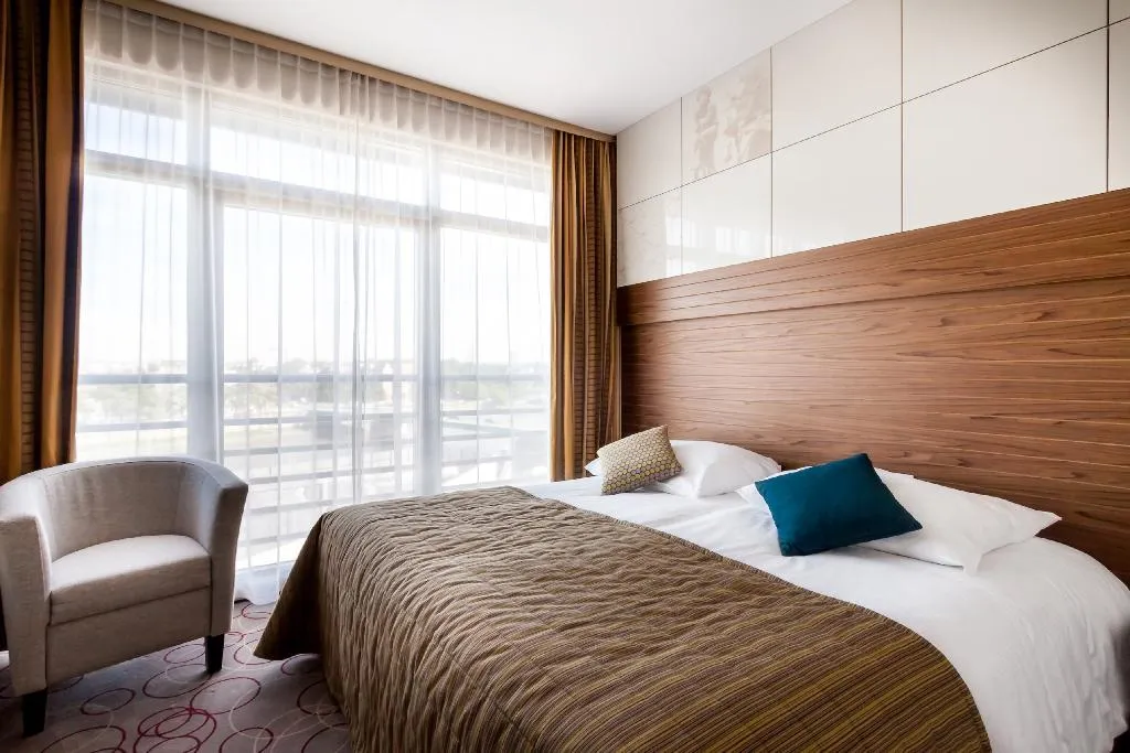 DOUBLE RIVER VIEW Room, Qubus Hotel Krakow, Krakow