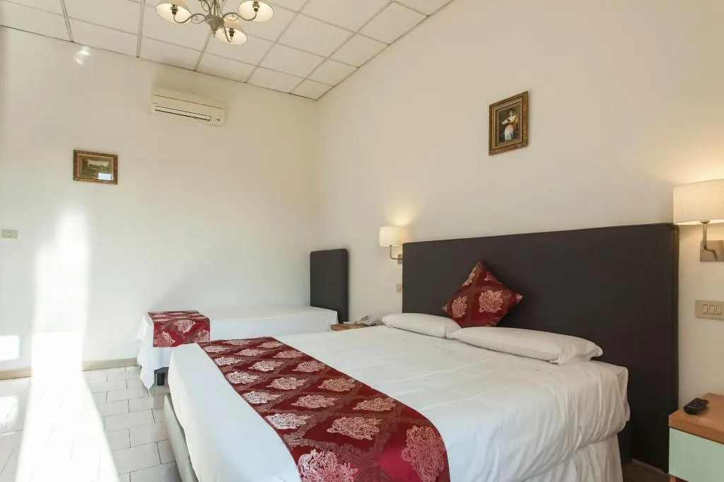 Room, Hotel St. James, Florence