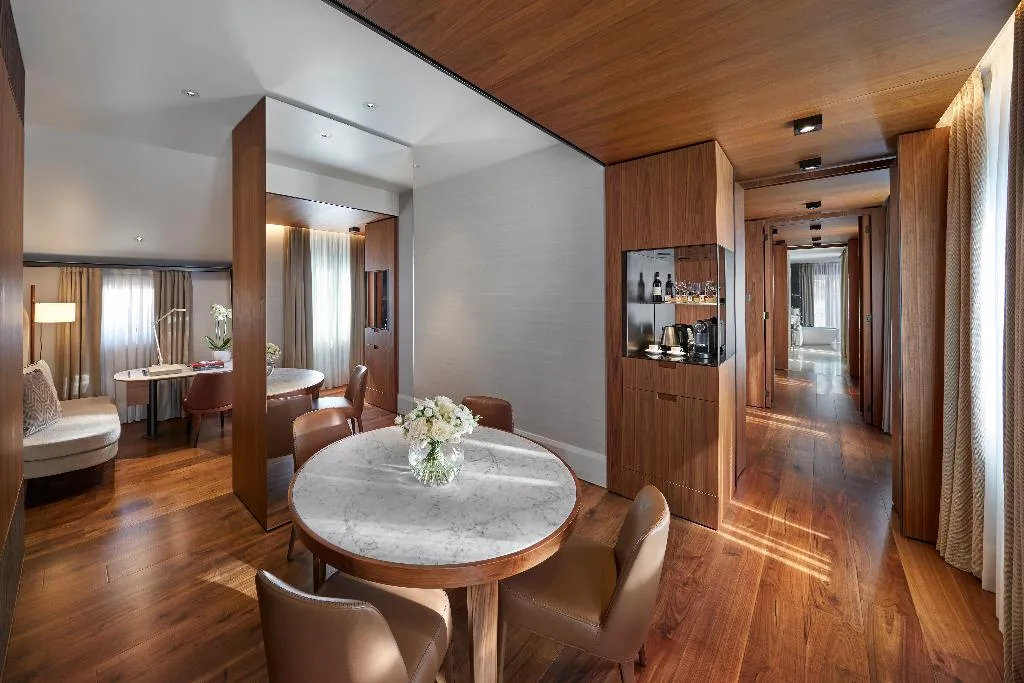 SUITE DELUXE WITH TERRACE Room, Mandarin Oriental Milan, Milan