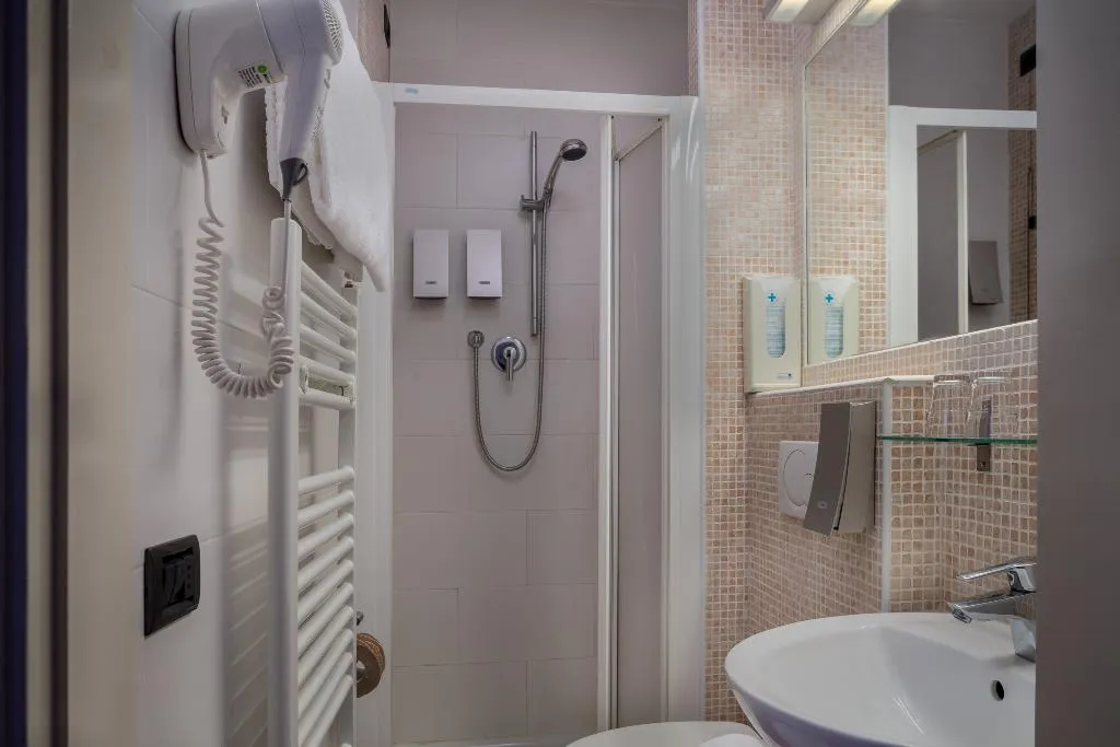 Double or Twin STANDARD Room, Kursaal and Ausonia Hotel, Florence