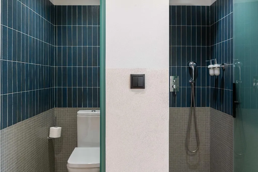 QUADRUPLE ECONOMY Room, Parea, Athens