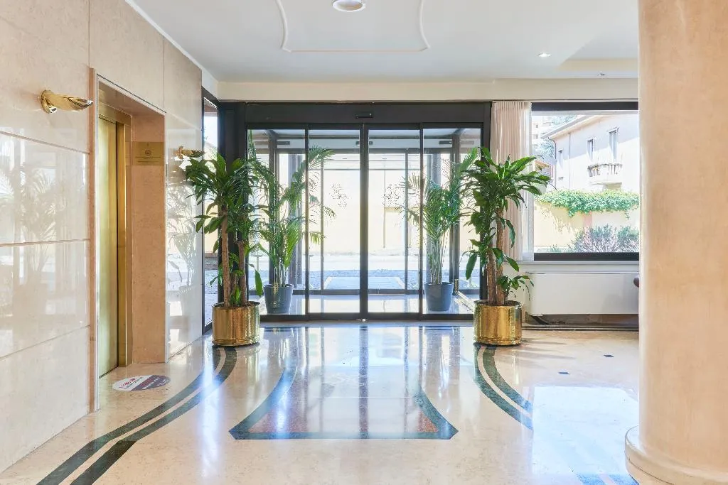 Lobby, Cyrano, Milan