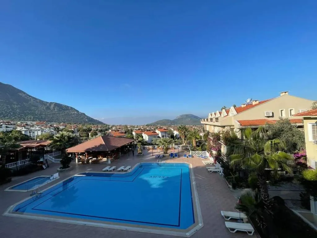 Pool, Celay, Dalaman
