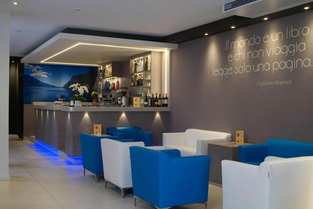 Bar, Gardesana, Milan