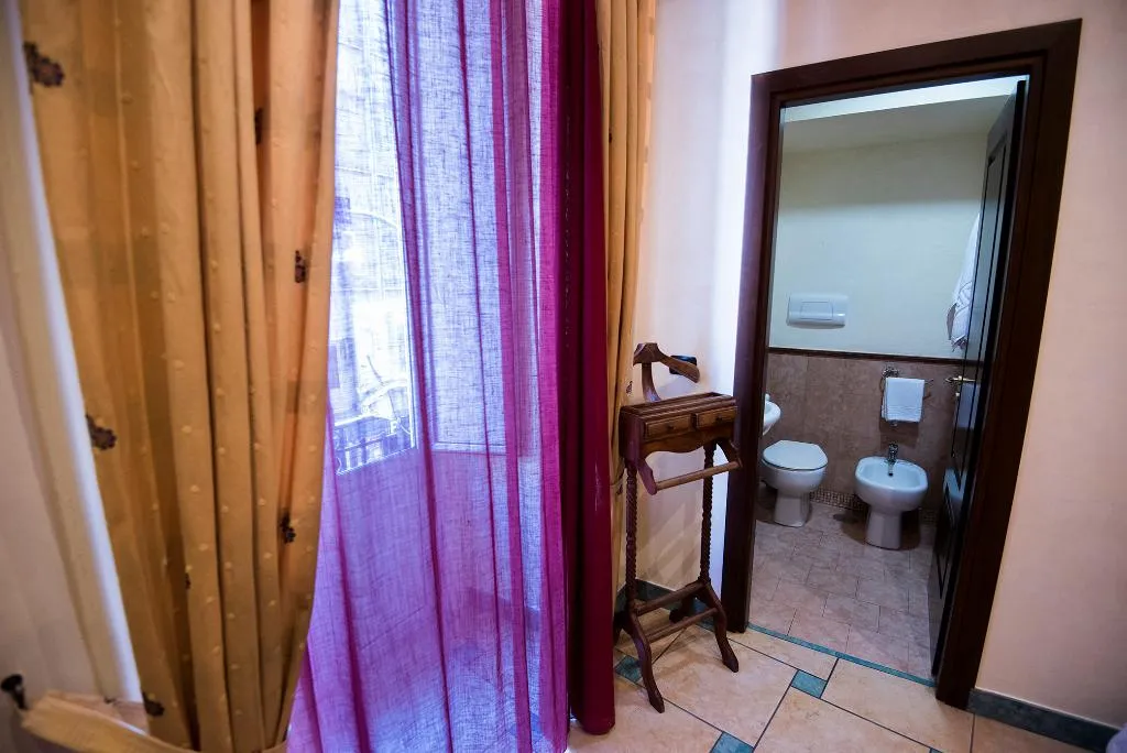 Room, Schilizzi, Naples