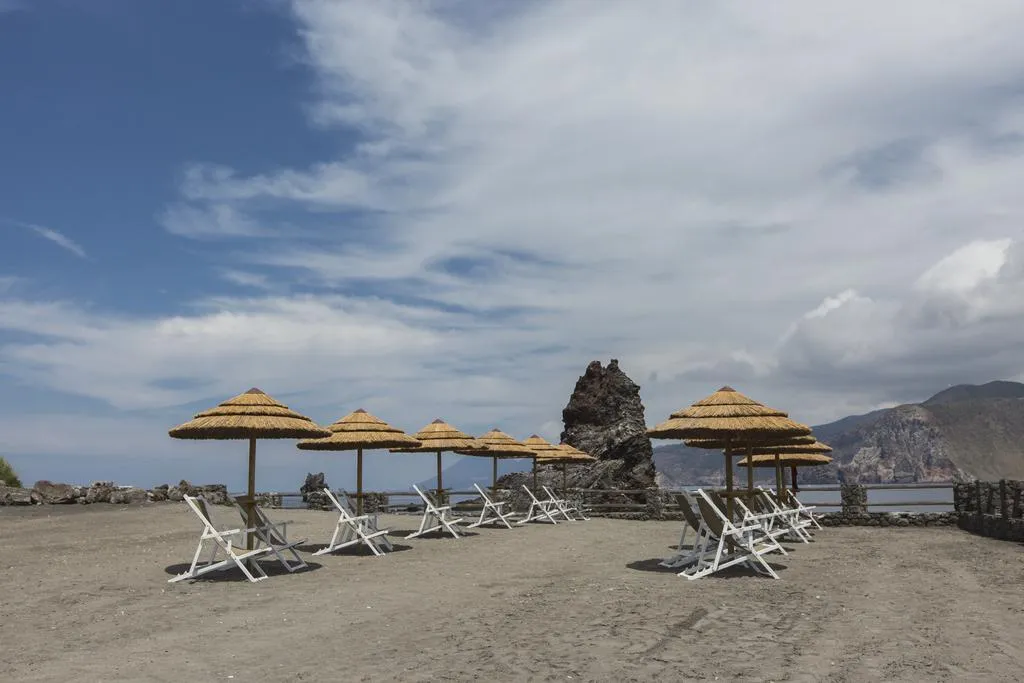 Beach, Mari Del Sud Resort, Vulcano, Palermo