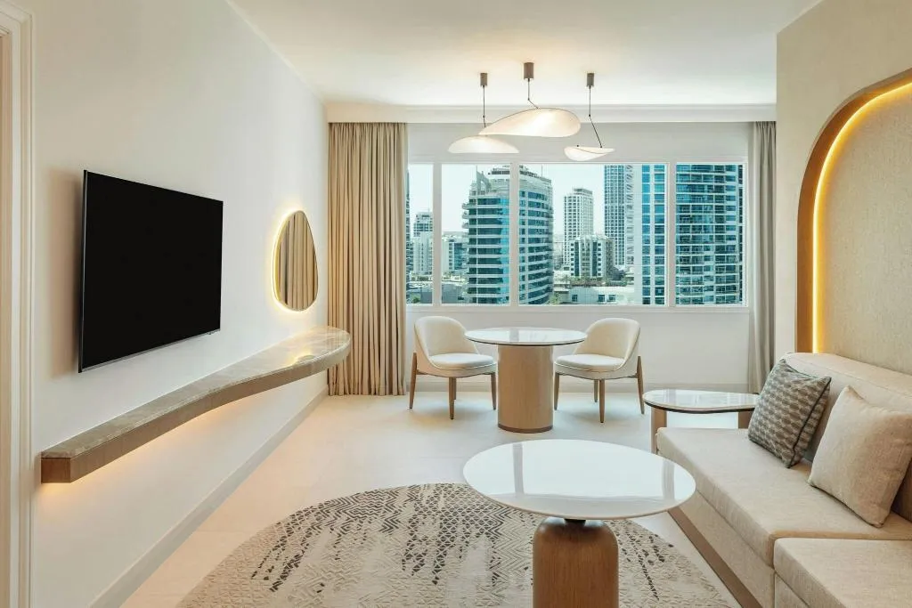 SUITE PREMIUM WITH VIEWS Room, Sheraton Jumeirah Beach Resort, Dubai