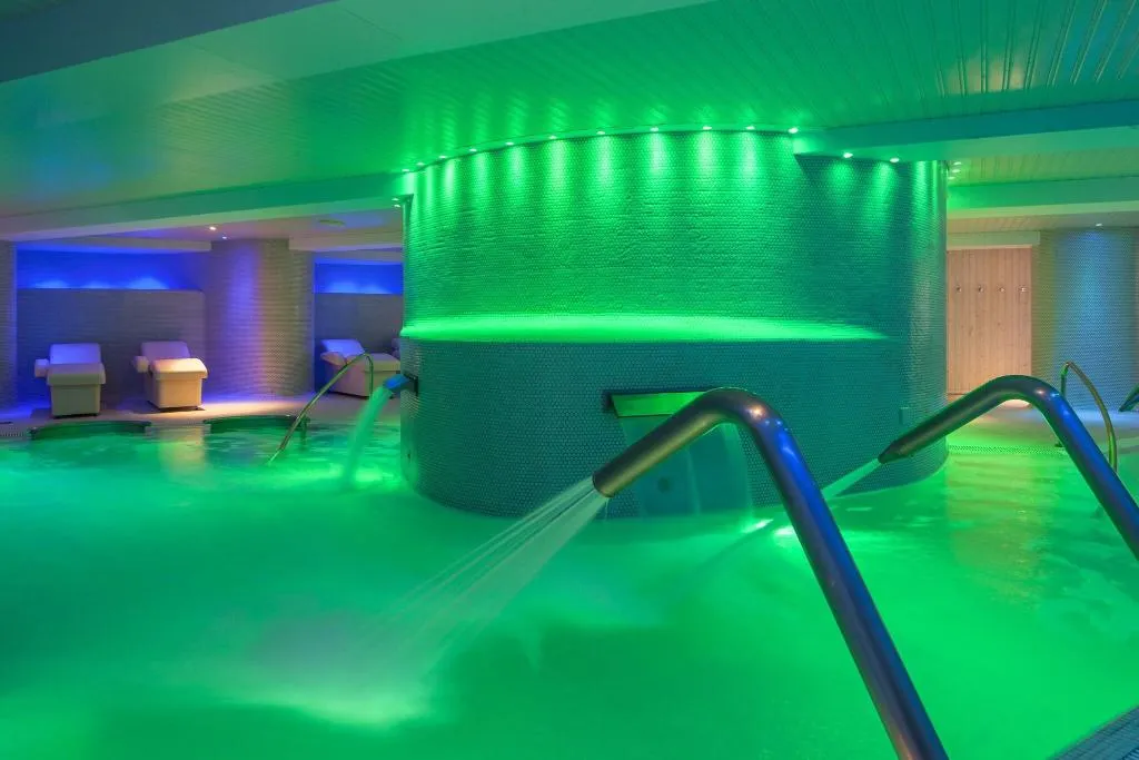 Sports and Entertainment, Ambassador Playa II, Costa Blanca