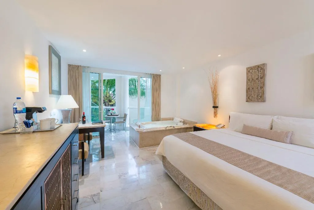 DOUBLE DELUXE PARTIAL OCEAN VIEW Room, Playacar Palace All Inclusive, Cancun Area