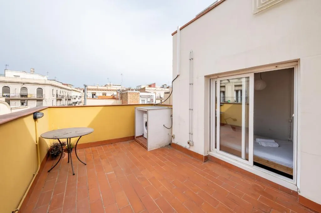 APARTMENT CAPACITY 5 THREE BEDROOM Room, Ainb Barcelona Sants Apartments, Barcelona