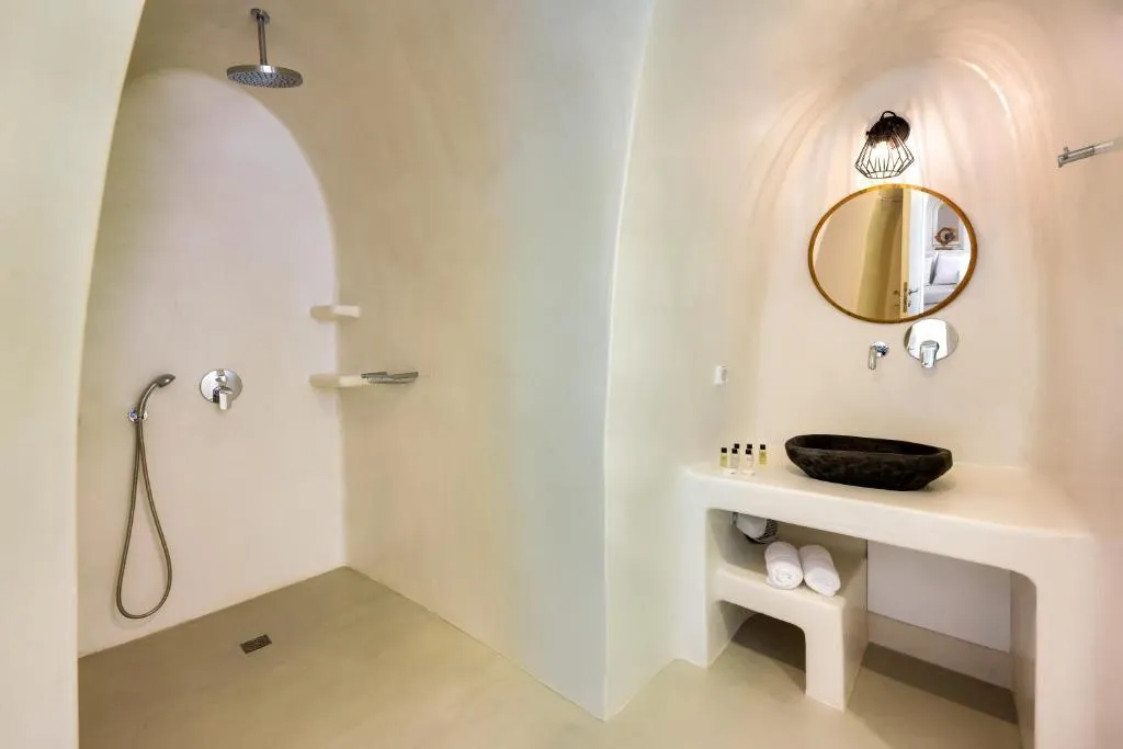 SUITE KING BED WITH JACUZZI Room, Hill Suites Santorini, Santorini